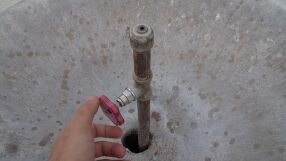 С вода само три часа на ден: Във Великотърновско село са на тежък воден режим от години