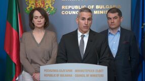 Извънредна среща при Гюров: Имаме осигурени достатъчно самолети, готови да извършат полети (НА ЖИВО)