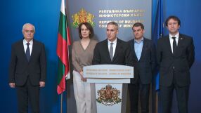 Извънредна среща за Близкия изток: Очакваме първи свободен слот утре за изтеглянето на българи от Оман (ВИДЕО)