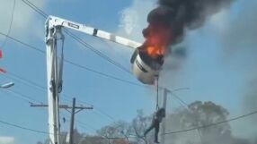 Работник е в болница след падане от горяща платформа на камион (ВИДЕО)