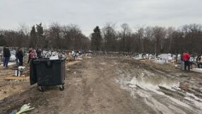 Локви, кал и никакви алеи: Кой е отговорен за поддръжката на Централните гробища в София?