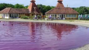 На около 400 км. от София се намира приказно розово езеро с минерална вода