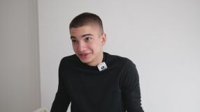 „Като дълг имам сякаш да върна“: Момче, спасено след опит за селфи върху влак, вдъхнови абитуриенти да дарят кръв