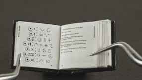  3-грамова книга полита към Луната