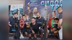 Млад спортист по силов трибой доказва, че диагнозата не е присъда