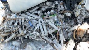 Капан на абсурда: Стотици хора живеят в района на сметище с опасни отпадъци 