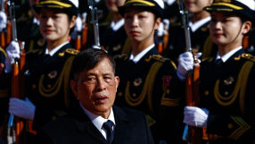 Той е най-богатият крал в света: 17 000 къщи, 38 частни самолета, 300 коли и 52 позлатени кораба