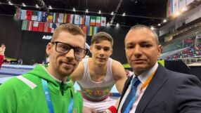 Българин със злато на кон с гривни в Баку