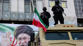 Техеран заплаши да конфискува имуществото на живеещи в чужбина иранци, които подкрепят САЩ и Израел