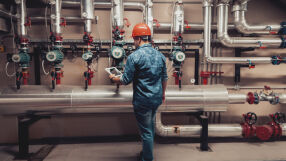 Наша съседка забранява износа на петрол и горива поради пазарна криза