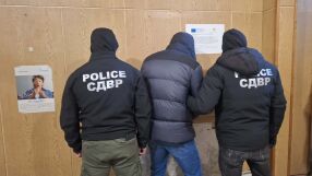 Акция на СДВР: Задържаха мъж, продавал незаконни анаболни стероиди, лекарства и добавки (СНИМКИ, ВИДЕО)