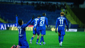 Късна дузпа запази аванса на Левски на върха