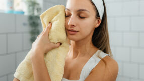 Трябва ли да сменяте кърпите си след всяка употреба? Ето какво съветват професионалисти