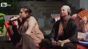 Санта Китана - агресивна ли е изкусителката към синеокия брокер  (АНКЕТА)