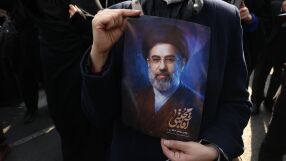 Моджтаба Хаменей съобщи, че съпругата и сестра му са загинали при израелско-американска операция