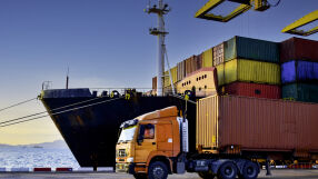 Търговският дефицит на САЩ се е свил през януари