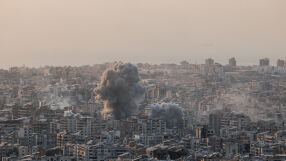 Иран ескалира атаките, след като новият върховен лидер обеща да продължи борбата