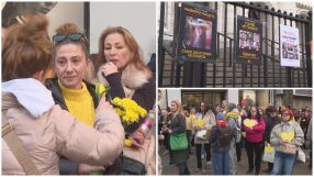 Жълти цветя, жълти сърца, жълти балони: Протест заради "Петрохан-Околчица" затвори движението около Съдебната палата