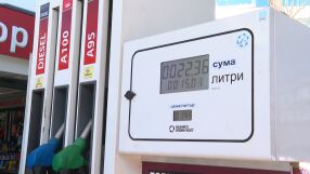 Горивата в България стигнаха почти 1,50 евро за литър, транспортният бранш предупреждава за скок на цените на услугите