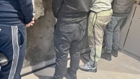 Седем от осемте души, изнудвали клиенти на бързи кредири с бой и отвличания, остават в ареста