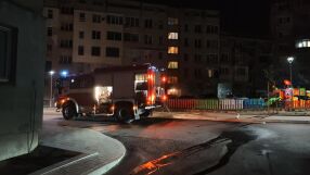 Съмнения за умишлен палеж: Три коли напълно изпепелени в Казанлък 