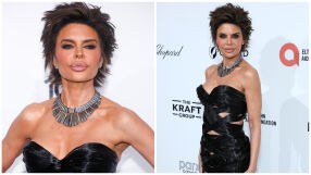 Актриса се появи с рокля от 11 кг коса. Тя ли е най-странната на партито на Елтън Джон? (СНИМКИ)