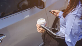 Отказаха работа на жена като брокер на имоти, защото колата ѝ е стара – произведена 2014 г.