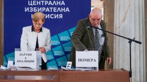 ЦИК изтегли жребия за бюлетините за изборите - ето номерата на всички партии и коалиции