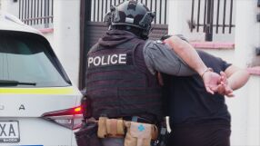 Преди вота: Полицейски акции и арести за търговия с гласове