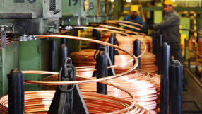 Масова разпродажба на металите: Медта тръгна след златото, а причината буди тревога