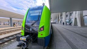 160 км/ч, Wi-Fi и място за 600 пътници: Първият нов влак „Шкода“ пристигна в София (СНИМКИ)