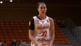 "Баскетболни дневници", еп. 9: Тя е Костович от Уисконсин и пее българския химн (ВИДЕО)