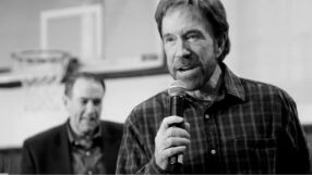 Почина емблематичната екшън звезда Чък Норис 