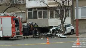 22-годишна шофьорка удари пешеходец, дърво и сграда в Стара Загора (СНИМКИ и ВИДЕО)