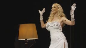 Водещата на bTV Натали Трифонова излиза на сцената след раждането на Арън