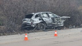 Шофьор се вряза в камион, загина на място край Враца (СНИМКИ)