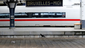 Спряха влаковете в Брюксел заради подозрителни чанти на най-голямата гара