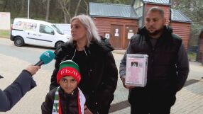 „Сякаш му откраднаха живота“: Майката на болното дете, чиято кутия за дарения бе открадната