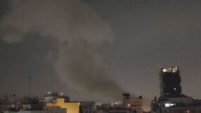 Железният купол на Израел спира част от изстреляните от Иран ракети. Някои обаче поразяват сгради