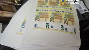 1 200 000 фалшиви евро: Нелегалната печатница за пари била в новопостроена двуетажна къща в изолиран район (СНИМКИ)