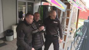 Арестуваха погребален агент и ходжа в „Столипиново“ заради съмнения за търговия с вот (СНИМКИ)