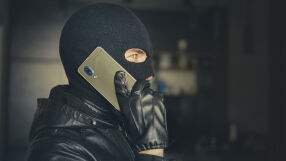 Заплахи и насилие: Трима младежи изнудвали за пари 30-годишен мъж с видео компромат 