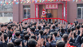 Работа по 16 часа и заплати от 10 долара: Над 100 000 севернокорейци осъдени на принудителен труд 