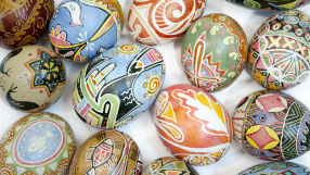 Как боядисват великденски яйца в Япония - ето кои са най-впечатляващите техники (ВИДЕО)