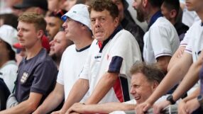 Фен продава къщата си, за да гледа Англия на Мондиала