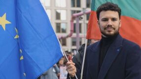 „Без вратовръзка“: От арести в Русия до Европейския парламент – Петър Танев от ПП-ДБ търси доверието на избирателите 