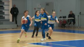 Деца играха в памет на великата Красимира Гогова (ВИДЕО)