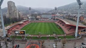 Оферта като никоя друга! Предлагат Лада и картофи за Италия - Босна от... балкон? 