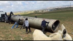 Голям фрагмент от ракета беше открит в Израел (ВИДЕО)