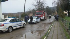 Черни Лом излезе от коритото: Къщи под вода, хора бягат от домовете си